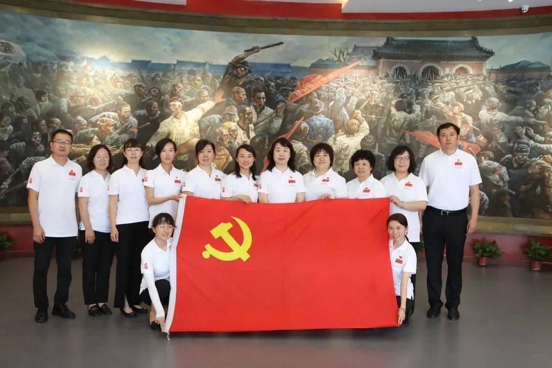 逃离电梯间